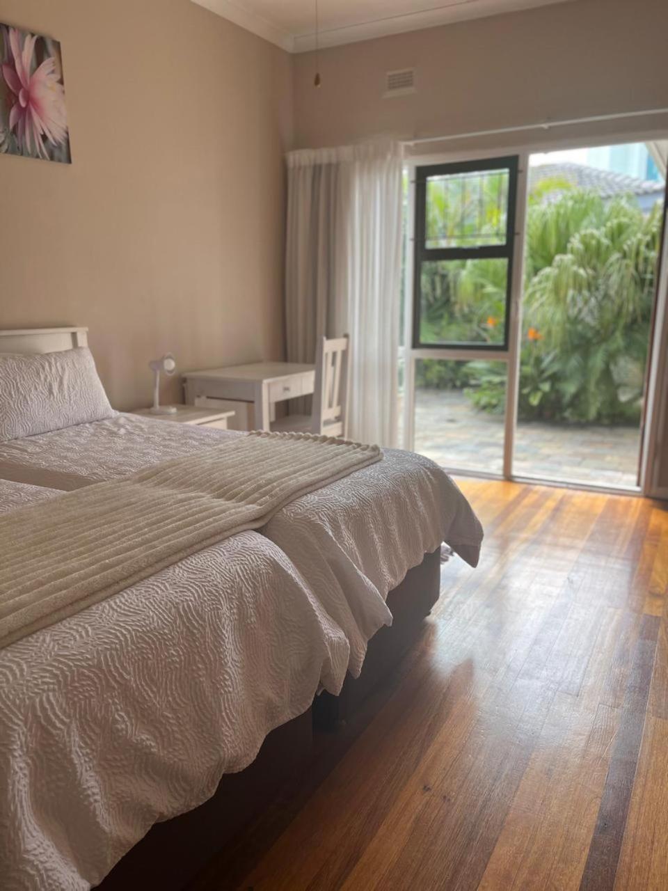 At Sta-Plus Guest House بورت اليزابيث المظهر الخارجي الصورة