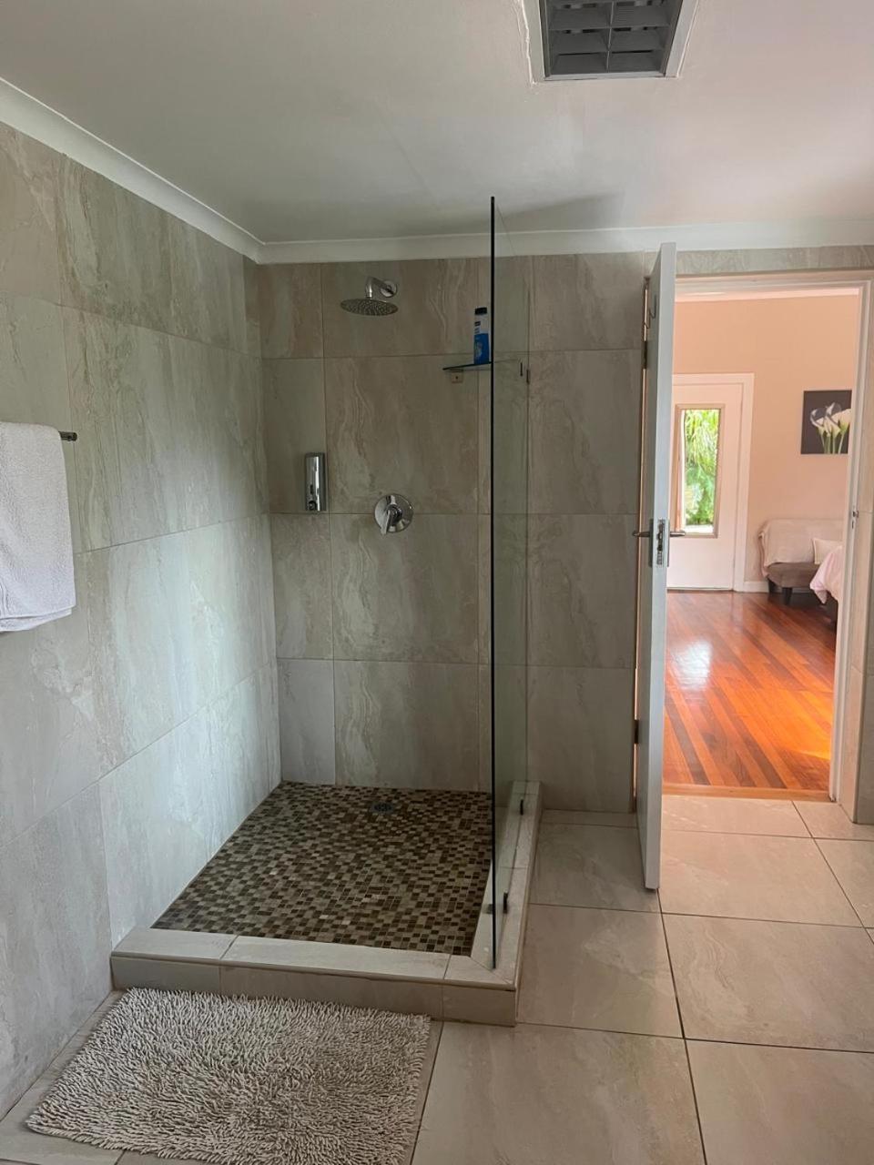 At Sta-Plus Guest House بورت اليزابيث المظهر الخارجي الصورة