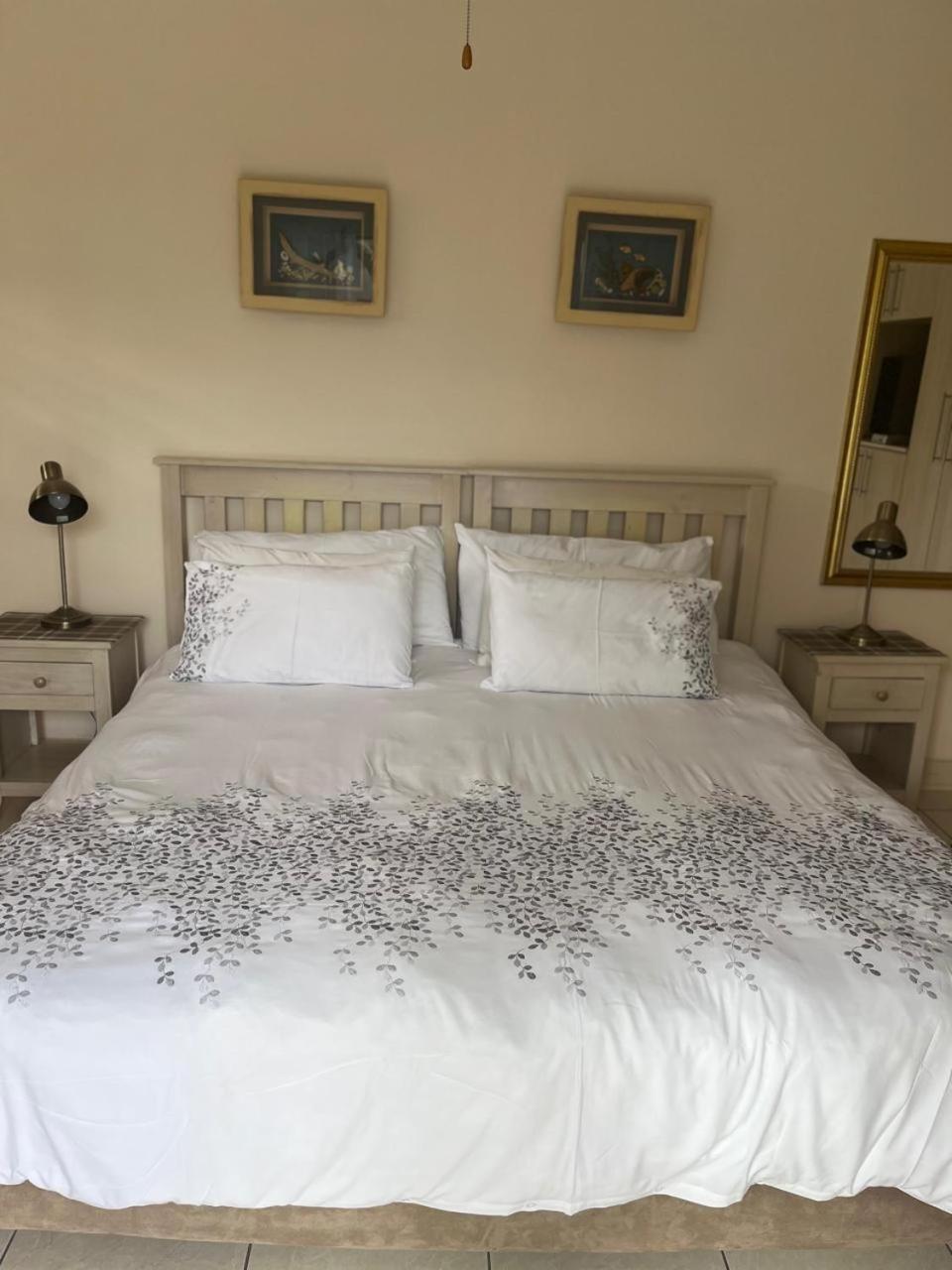 At Sta-Plus Guest House بورت اليزابيث المظهر الخارجي الصورة