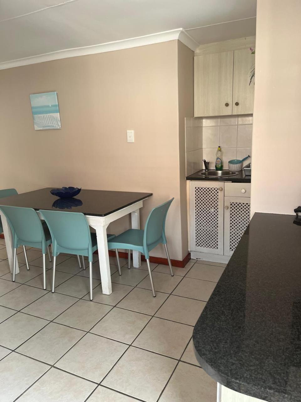 At Sta-Plus Guest House بورت اليزابيث المظهر الخارجي الصورة